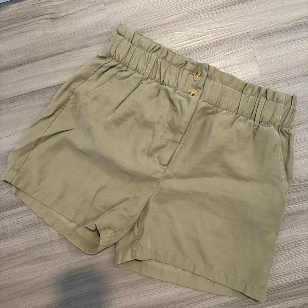 Suzy Shier olive green khaki dress shorts size 11 pockets